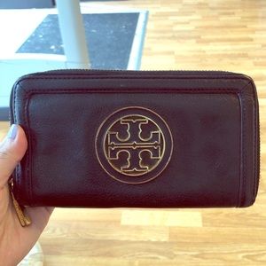 Tory Burch wallet in black